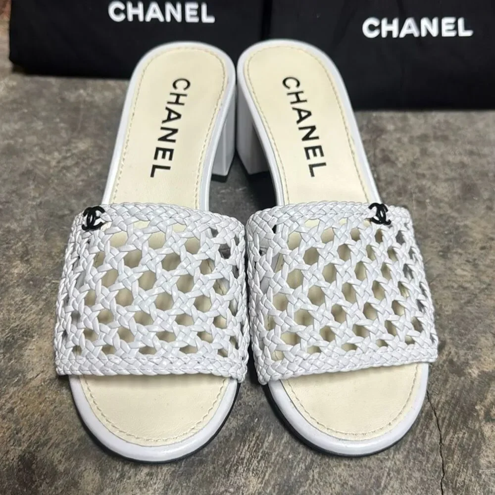 Authentic CHANEL 2021 White Woven Leather Interlocking CC Logo Slide Mules Size